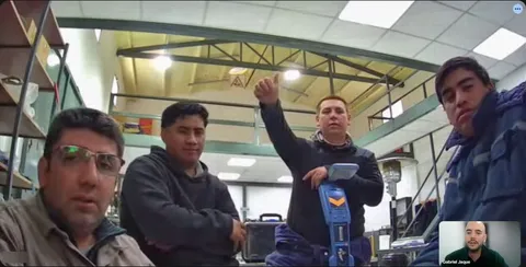 Equipo técnico de Ingesud conectado a una sesión remota de capacitación GPR desde su taller